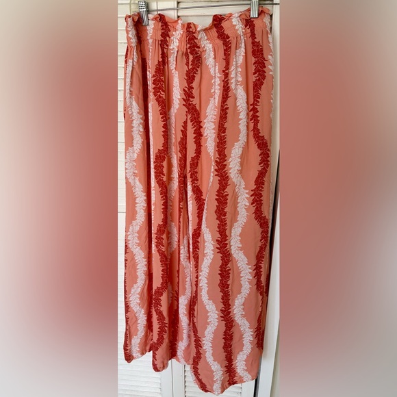 Red and White Orange Leaf Patterned flowey pants - Picture 4 of 7